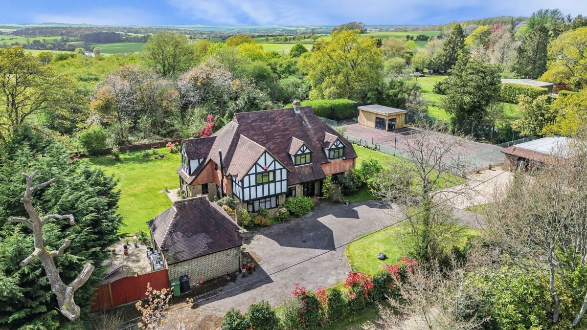 Barn Lane, Four Marks, Alton, Hampshire, GU34 5JA